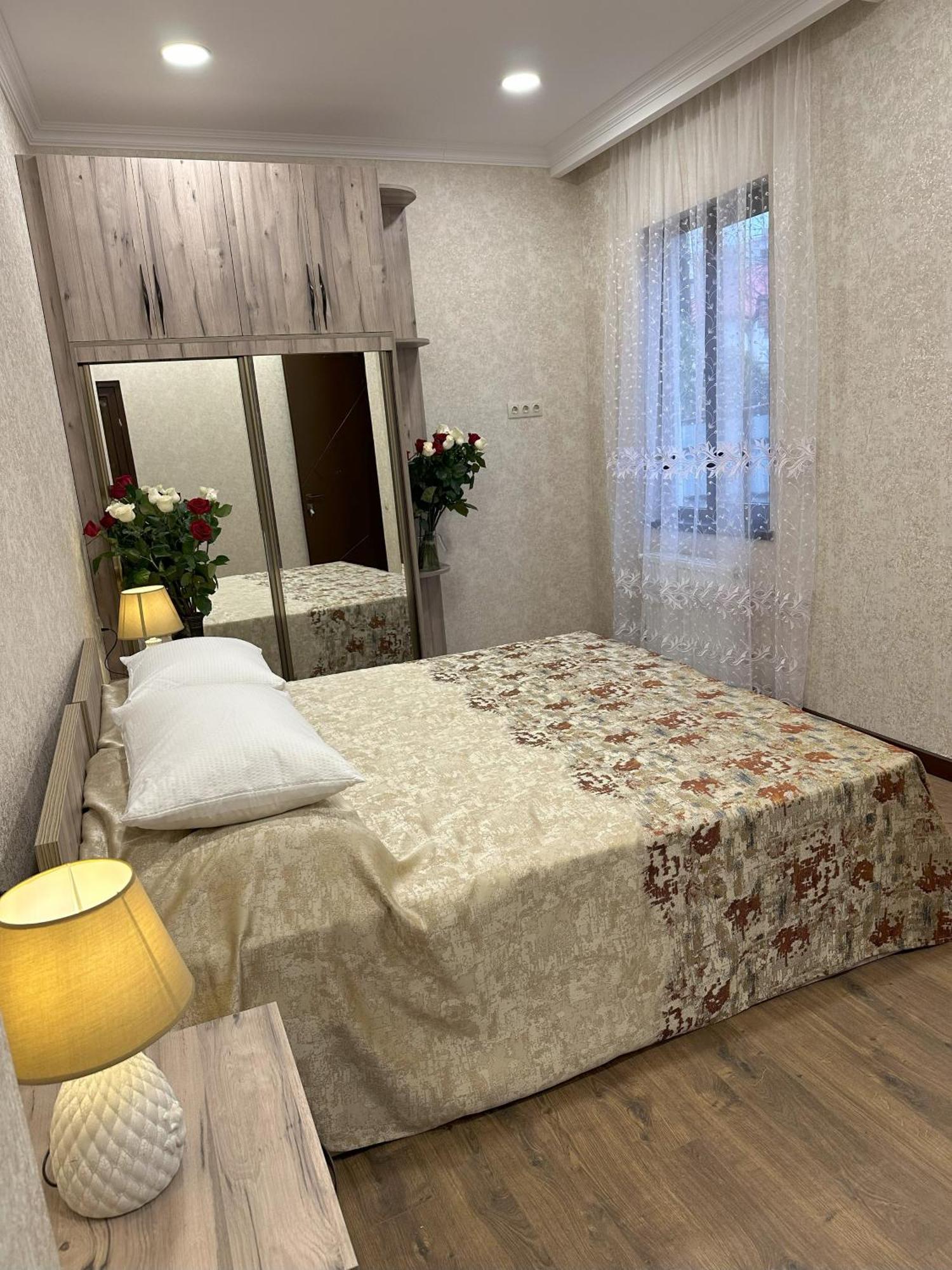 Three Palms Guest House 第比利斯 外观 照片