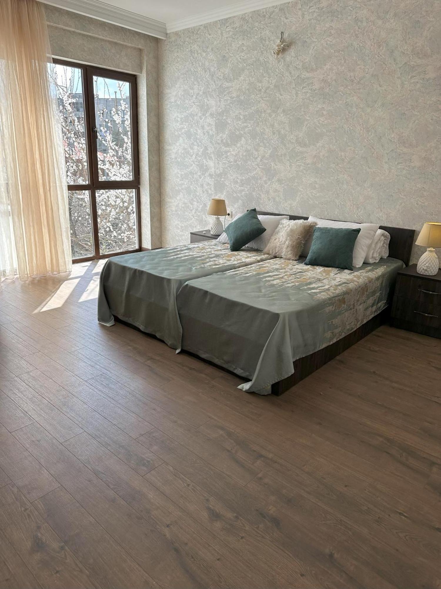 Three Palms Guest House 第比利斯 外观 照片