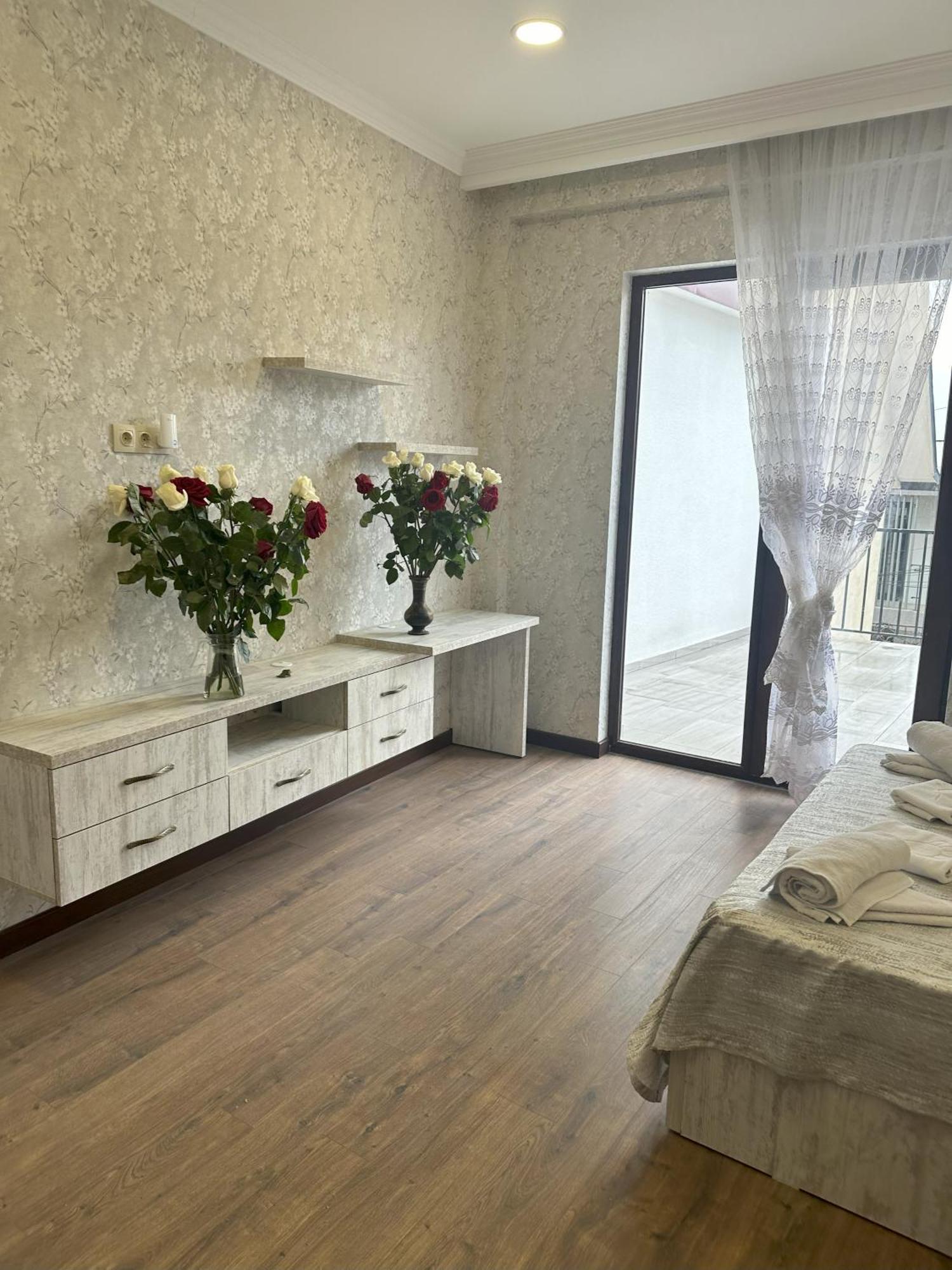 Three Palms Guest House 第比利斯 外观 照片