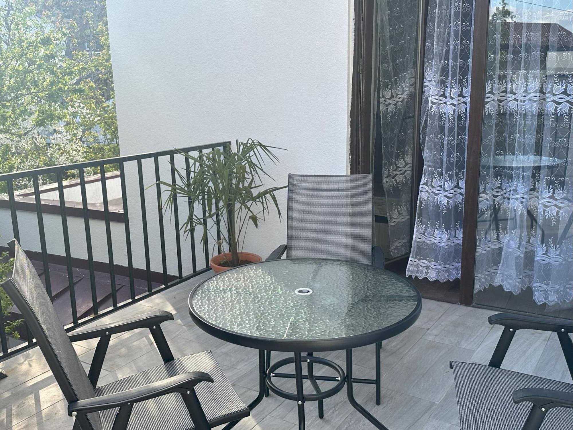 Three Palms Guest House 第比利斯 外观 照片