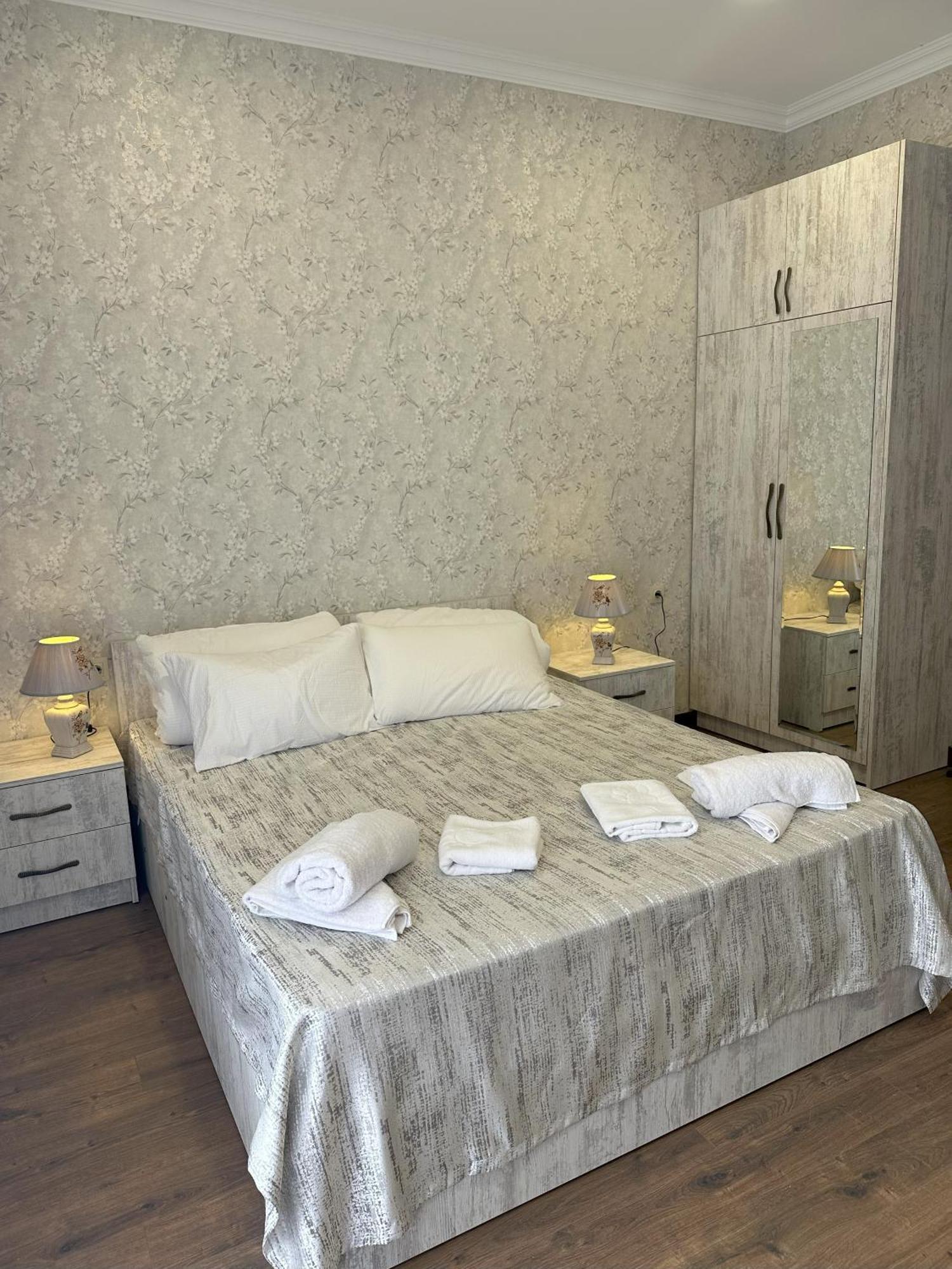 Three Palms Guest House 第比利斯 外观 照片